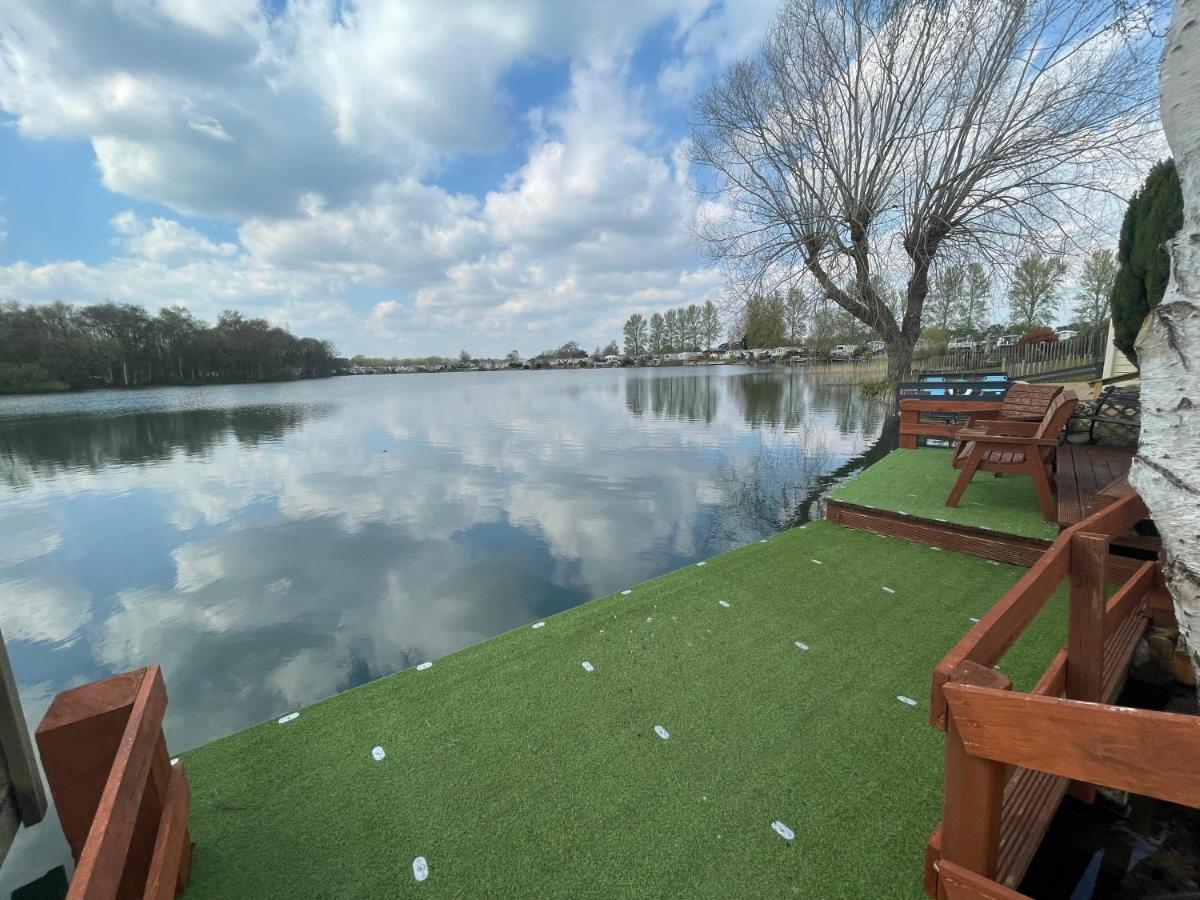 Lakeside Retreat 4 With Hot Tub, Private Fishing Peg Situated At Tattershall Lakes Country Park Экстерьер фото