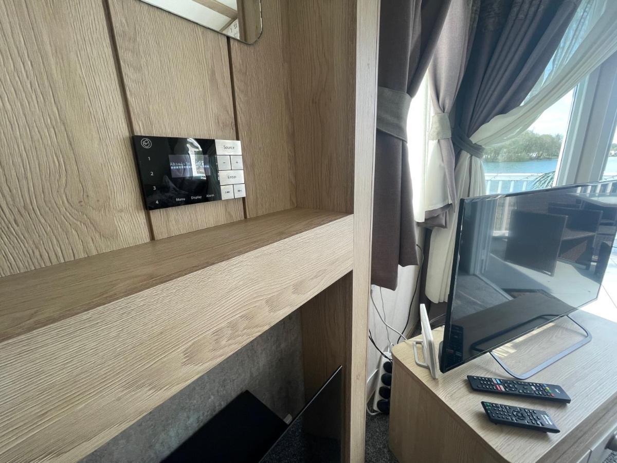 Lakeside Retreat 4 With Hot Tub, Private Fishing Peg Situated At Tattershall Lakes Country Park Экстерьер фото