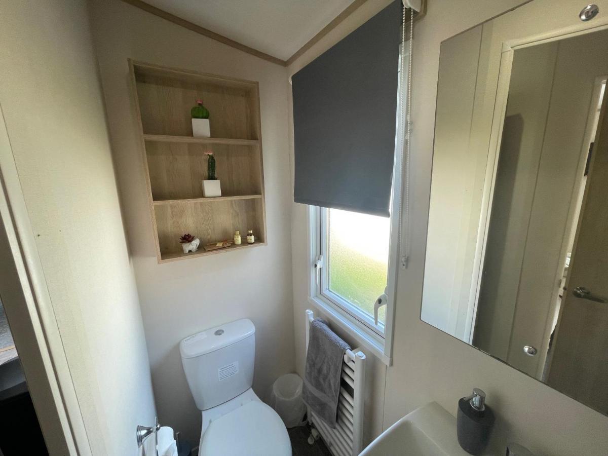 Lakeside Retreat 4 With Hot Tub, Private Fishing Peg Situated At Tattershall Lakes Country Park Экстерьер фото